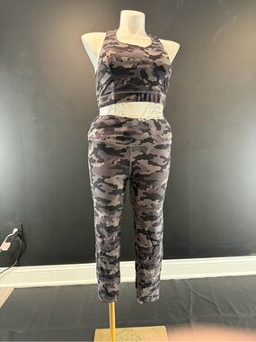 Torrid Gray and Black Camo Happy Camper Sports Bra 1X & Active Leggings Set 2X